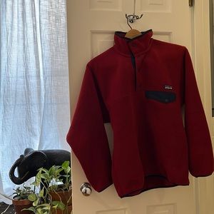 Classic Men’s size XS pullover fleece in dark red